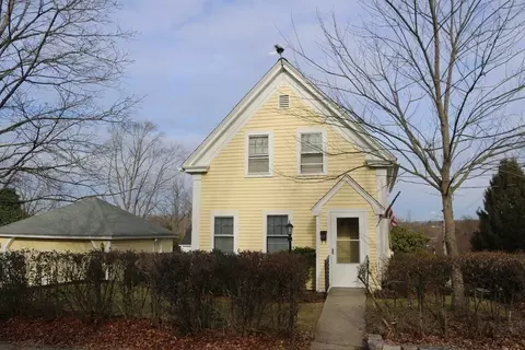 11 B St, Hopkinton, MA 01748