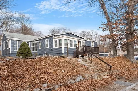 228 Lakeview, Tyngsborough, MA 01879