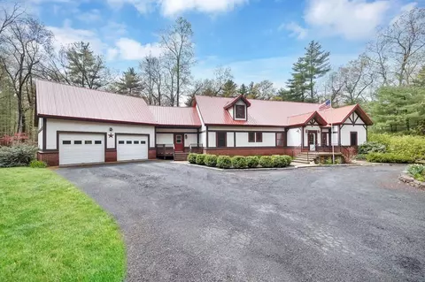 27 Country Ln, Palmer, MA 01069