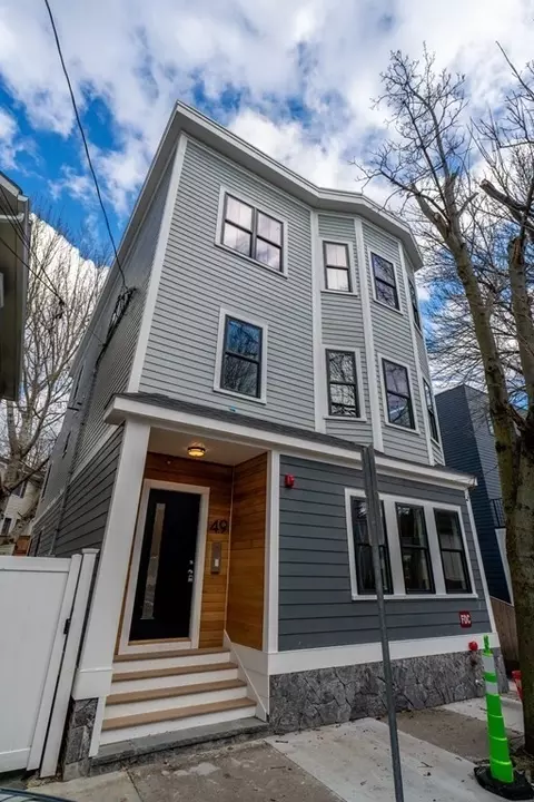 49 Webster Ave #1, Cambridge, MA 02141