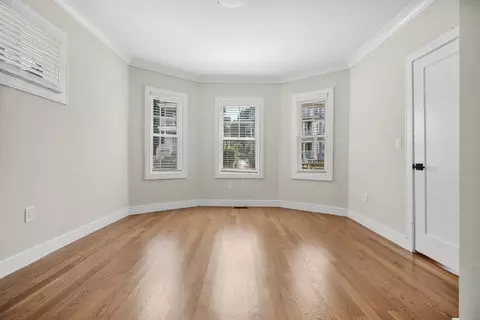 44 Iffley Rd, Jamaica Plain, MA 02130