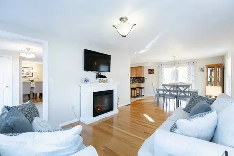 12 Benjamin Ter, Stoneham, MA 02180 photo 4