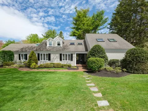 Exterior - 17 Cushing St, Hingham, MA 02043 photo 3 of 19