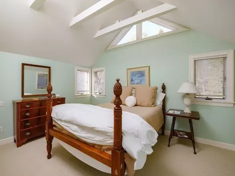 Bedroom - 17 Cushing St, Hingham, MA 02043 photo 4 of 4