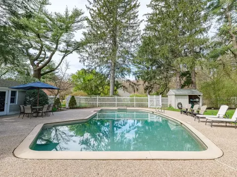 Exterior - 17 Cushing St, Hingham, MA 02043 photo 11 of 19