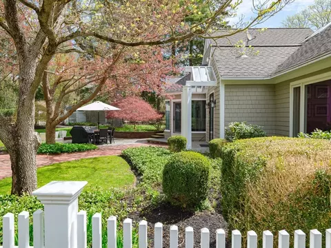 Exterior - 17 Cushing St, Hingham, MA 02043 photo 10 of 19