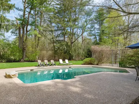 Exterior - 17 Cushing St, Hingham, MA 02043 photo 16 of 19