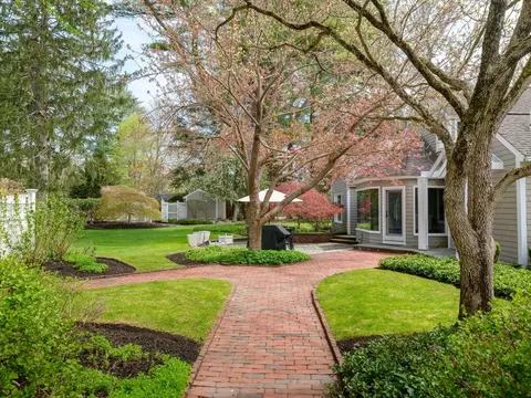 Exterior - 17 Cushing St, Hingham, MA 02043 photo 4 of 19