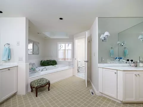 Bath - 17 Cushing St, Hingham, MA 02043 photo 1 of 1