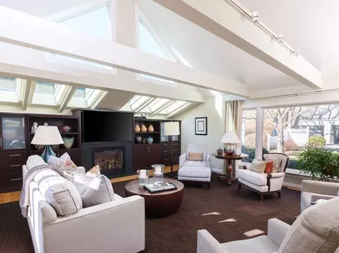 Living - 17 Cushing St, Hingham, MA 02043 photo 2 of 6