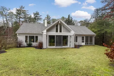 83 Coonamessett Cir, Falmouth, MA 02536