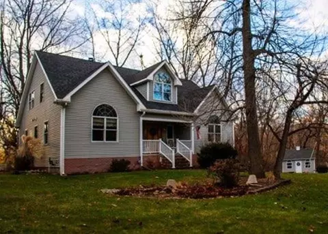48 River Rd, South Hadley, MA 01075