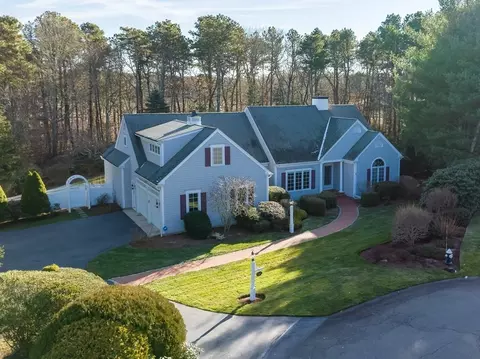 195 Flume Ave, Barnstable, MA 02648