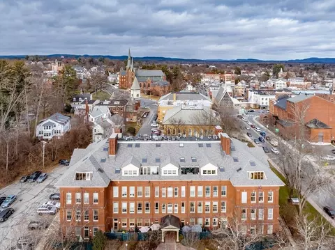 35 New S #402, Northampton, MA 01060