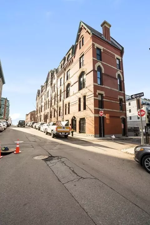 Exterior - 330 12 E St #1, Boston, MA 02127 photo 3 of 4