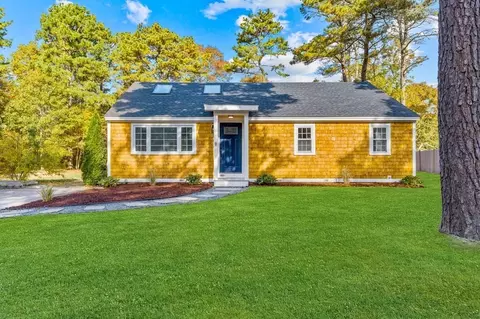 63 Gia Ln, Mashpee, MA 02649