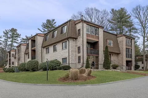 6 Greenbriar Dr #102, North Reading, MA 01864