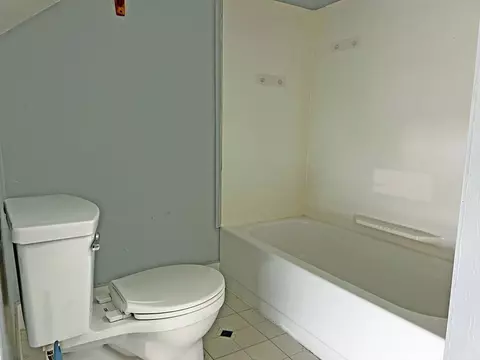 Bath - 280 Buffinton St, Fall River, MA 02721 photo 3 of 3