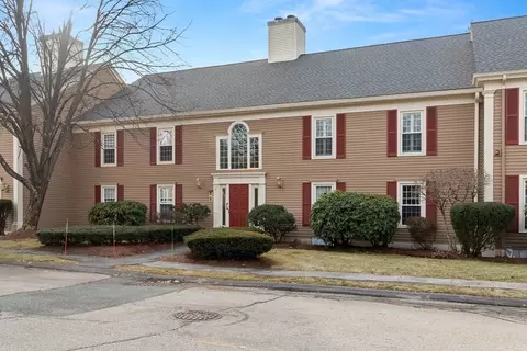 9 Essex Green Ln #B, Peabody, MA 01960