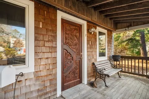 7 White Oak Dr, Plymouth, MA 02360