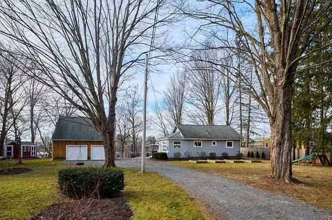 3 Aqua Vitae Rd, Hadley, MA 01035