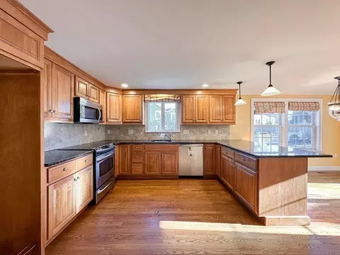 29 Douglas Rd, Needham, MA 02492 photo 2