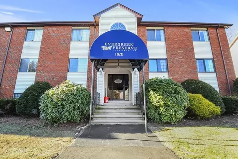 1820 Skyline Dr #19, Lowell, MA 01854