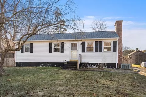 4 Meadow Ln, Palmer, MA 01069