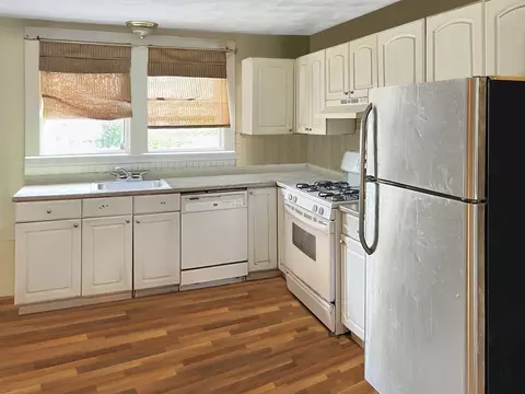 35 Bow St, Beverly, MA 01915 photo 3