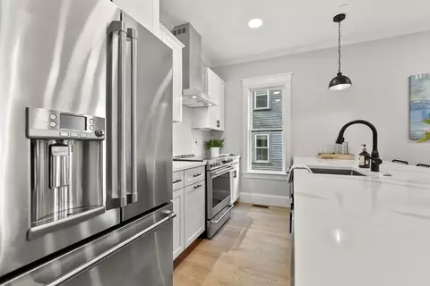 46 Plymouth St #1, Cambridge, MA 02141