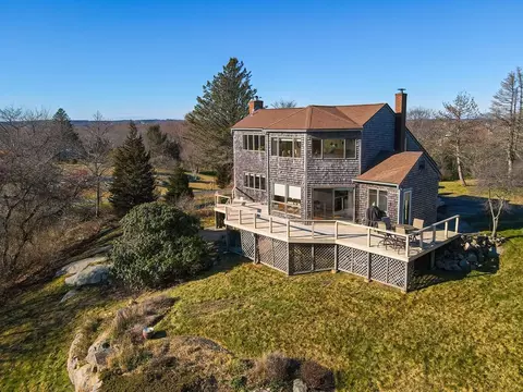 1 Beacon Hl, Gloucester, MA 01930