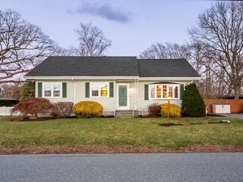 34 Alpha St, Dartmouth, MA 02747