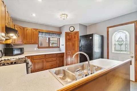 15 Bessom St, Lynn, MA 01902 photo 4