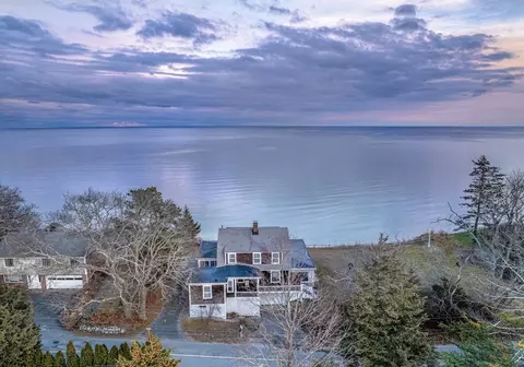 119 Manomet Ave, Plymouth, MA 02360
