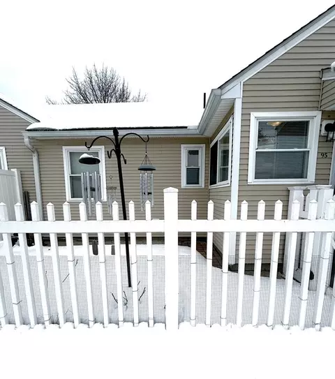 95 Mitchell #95, Chicopee, MA 01022 photo 2
