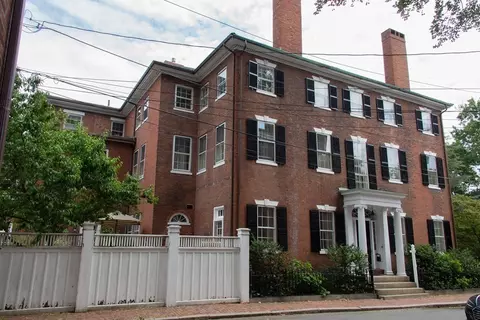 2 Oliver St, Salem, MA 01970
