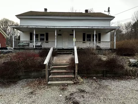 12 Church St, Wales, MA 01081