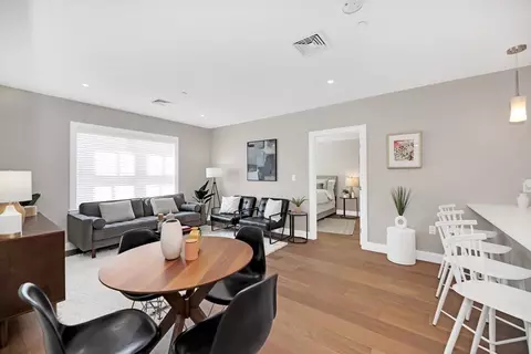 425 Lagrange St #311, Boston, MA 02132