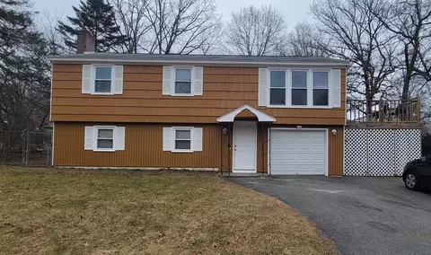 20 Royal Cir, Salem, NH 03079