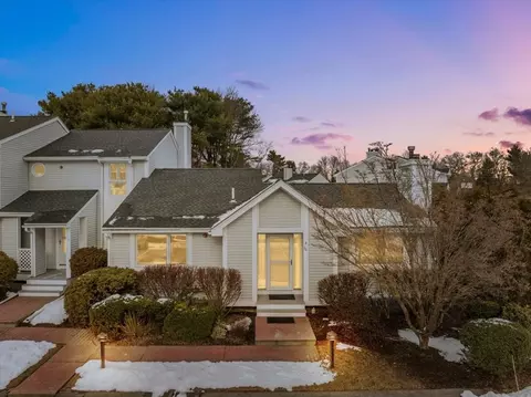 20 Alcott Cir #20, Taunton, MA 02780
