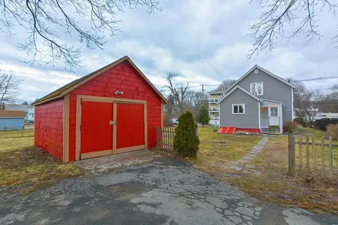77 Forest St, Attleboro, MA 02703