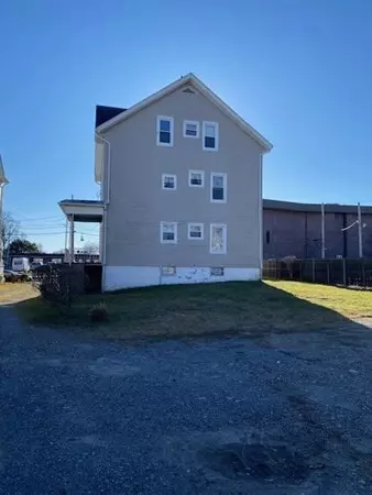 606 Prospect St, Fall River, MA 02720 photo 3