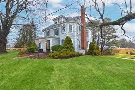 62 Main St, Wenham, MA 01984