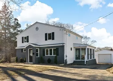 33 Eddy St, Swansea, MA 02777