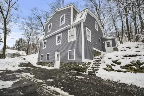 354 Lake Ave, Worcester, MA 01604