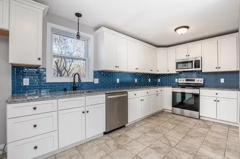 81 Eleventh St, Wareham, MA 02558