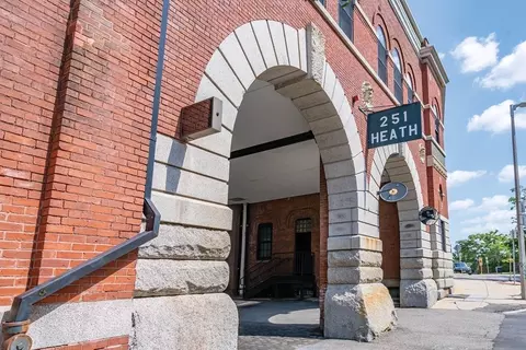 251 Heath St #414, Boston, MA 02130
