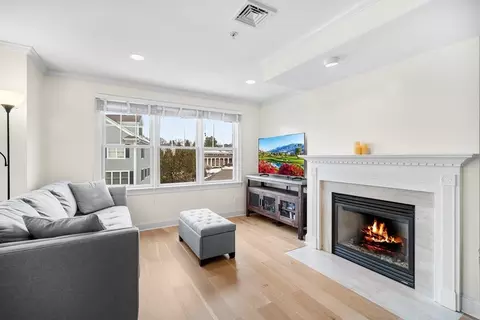 23 Maple St #B, Canton, MA 02021