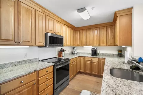 23 Maple St #B, Canton, MA 02021 photo 4