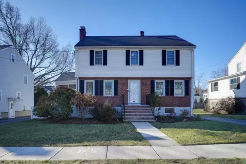 29 Frost Rd, Belmont, MA 02478